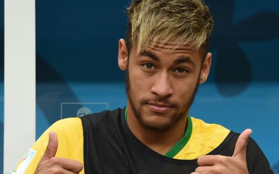 GG体育焦点-久保建英赛后接受全场欢呼